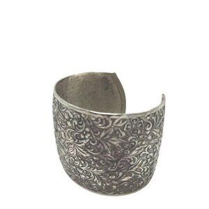 Sarah Coventry vintage bracelet: intricately embossed silvery cuff bracelet